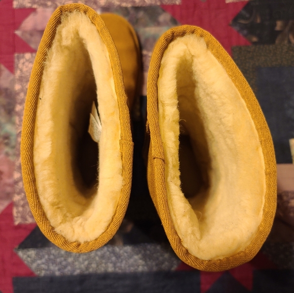 *SOLD* Floral Embroidered UGG Boots - Picture 7 of 10